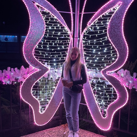 Meet your Posher, Blakely - Picture 2 of 4